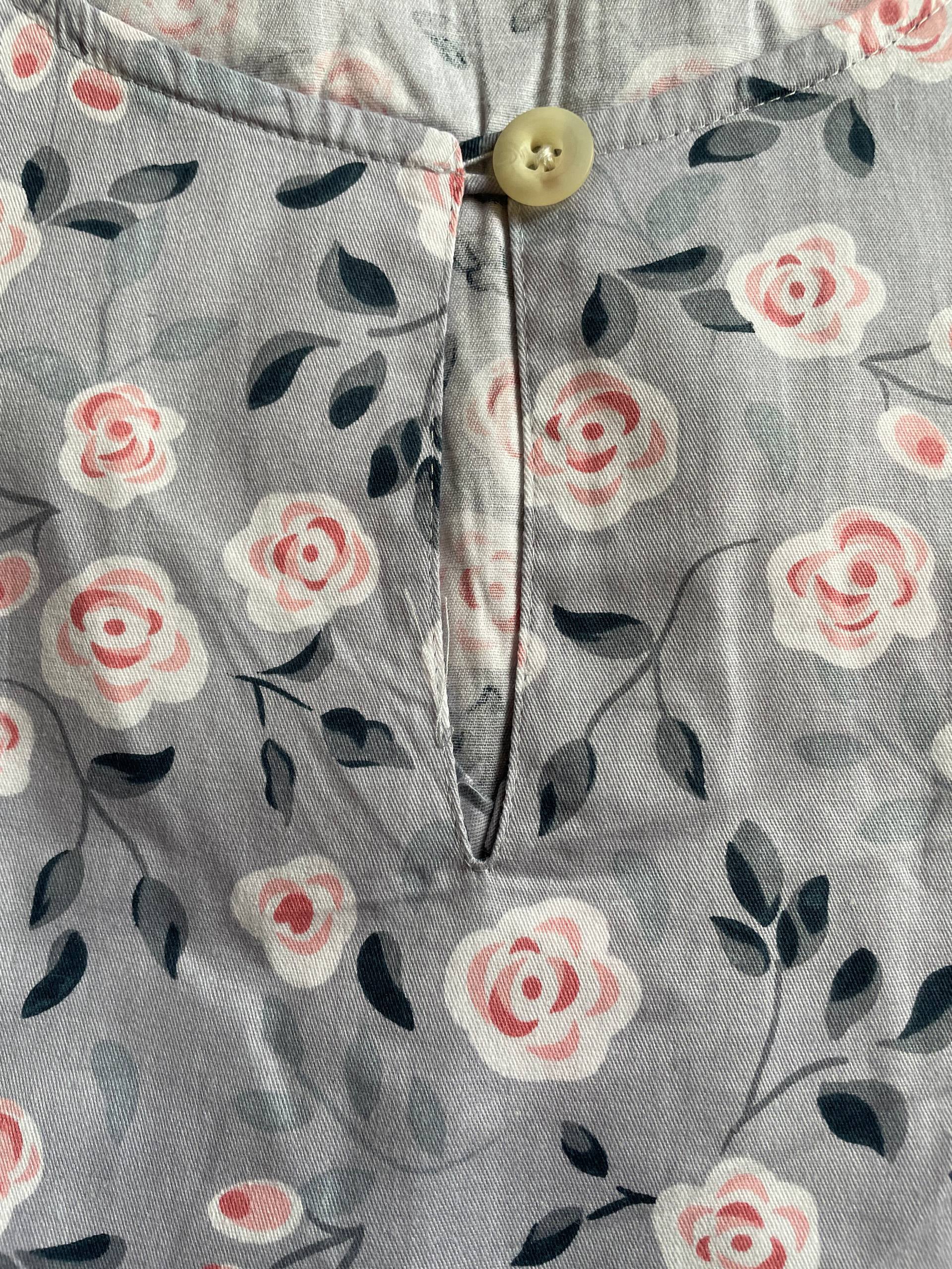 Close-up of blouse of Floral with a button 